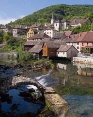 Fototapeta na wymiar Lods, un des plus beaux village de France