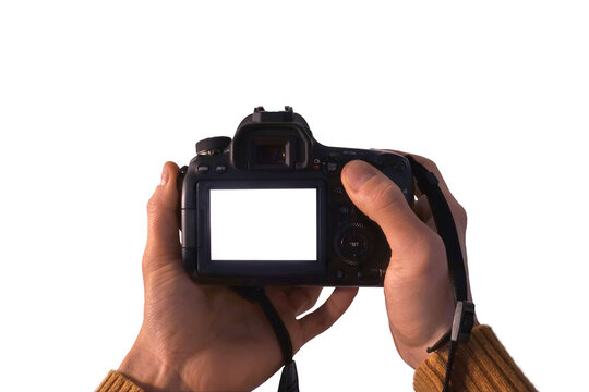 Hand h&auml;lt eine digitale Spiegelreflexkamera und dr&uuml;ckt einen Knopf, transparentes PNG