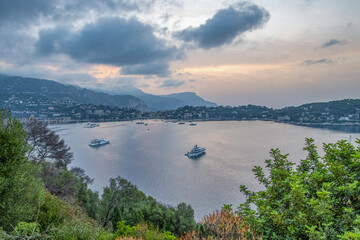 Fototapeta na wymiar Magnifique paysage en bord de mer près de Nice sur la Côte d'Azur 