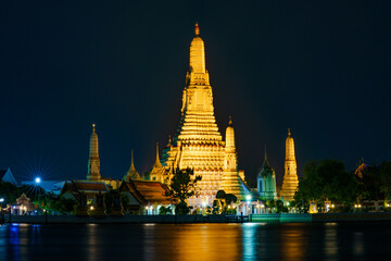 Fototapeta premium Photograph of Wat Arun Chedi at night.