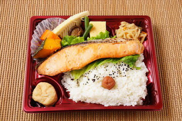和食　鮭弁当
