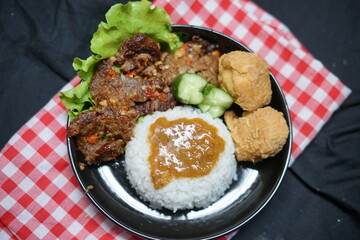  Nasi empal gepuk dan tahu