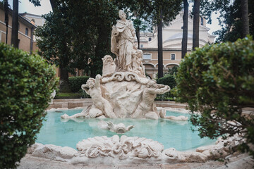 Fototapeta na wymiar fountain in the park of Rome 