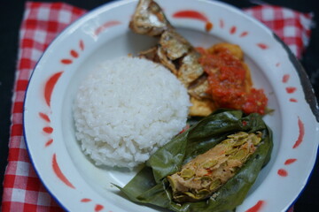 Nasi Botok petet ikan kembung
