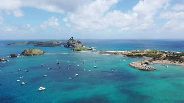 Ilha de Fernando de Noronha - Praia do Porto 
 e ilhas - Pernambuco - Nordeste - Brasil 