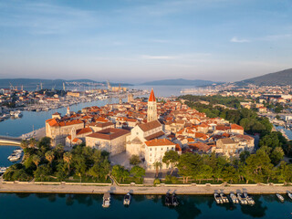 Amazing panoramic view of the picturesque town of Trogir in Croatia, the old town with beautiful historic buildings bathed in morning light, the promenades and the surrounding Adriatic Sea - 623140418