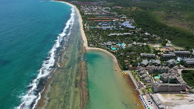 Praia de Muro Alto visto de Cima com Drone 4k - Ipojuca - Recife - Pernambuco - Brasil
