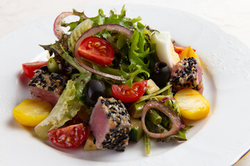 Salad with tuna and tomatoes.
