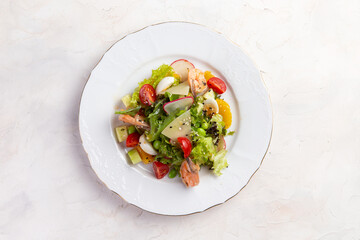 Salad with shrimps and tomatoes.
