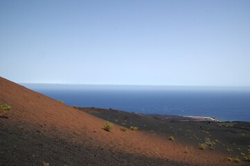 Fototapeta na wymiar Rötlicher Ascheberg auf La Palma