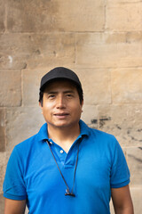 Fototapeta premium Street portrait of a Peruvian man with a smiling black cap in the city of Barcelona (Spain).