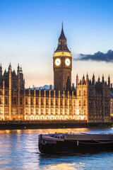 Fototapeta na wymiar Palace of Westminster and Big Ben sundown view from Thames river