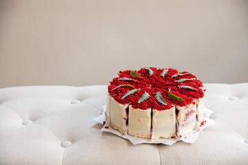 Obraz na płótnie Canvas A strawbeery Cheese cake topped with strawberry powder with white background