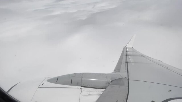 avion vue hublot passage nuages