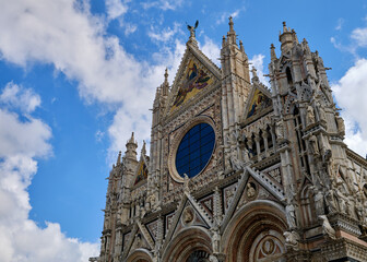 Fototapeta premium Foto scattata nel centro storico di Siena al famoso Duomo.