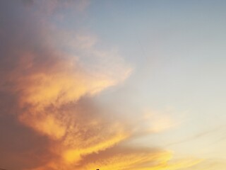 The sunset sky is decorated with clouds in various shapes, very beautiful.