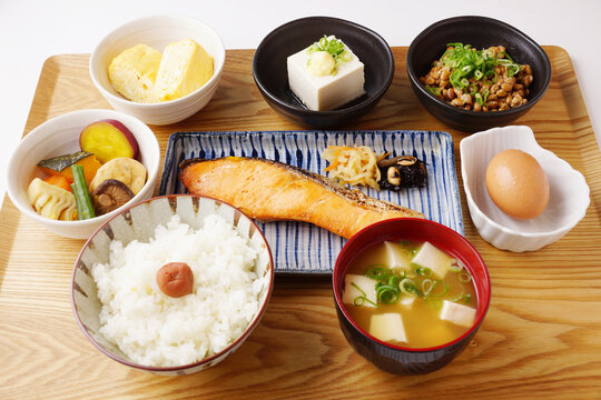 和食の朝食イメージ　日本料理