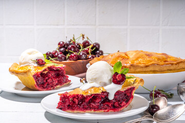 Cherry pie with vanilla ice cream
