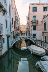Fototapeta na wymiar Canals of Venice Italy at evening