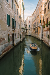 Obraz na płótnie Canvas Canals of Venice Italy at evening