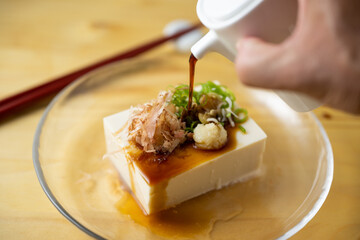 hiyayakko, japanse cold tofu with soy sauce
