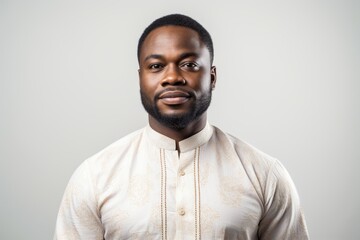 Obraz premium Portrait of a handsome african man in traditional clothes looking at camera