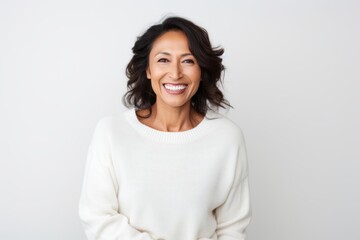 Obraz premium Portrait of a happy mature woman smiling at camera over white background