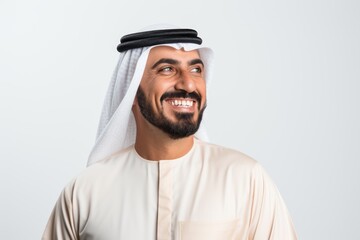 Obraz premium Portrait of a smiling arabian man over white background.