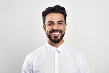 Obraz premium Medium shot portrait photography of a happy Saudi Arabian man in his 30s wearing a chic cardigan against a white background 