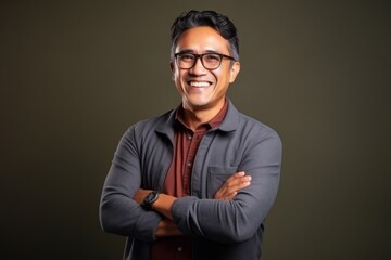 Obraz premium Young handsome Indian businessman against colored background. Man wearing eyeglasses