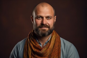 Obraz premium portrait of a man with a beard and a scarf on a brown background