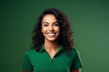 Fototapeta premium smiling young african american woman in green polo shirt