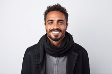 Obraz premium Portrait of a handsome young man smiling at the camera over white background
