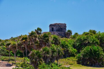 Fototapeta na wymiar Tulum ancient Mayan port city on the Caribbean coast in Mexico Yucatán Peninsula. Views by El Castillo ruins. North Central America.