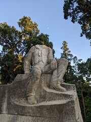 Fototapeta premium Headless Statue Sacramento Land Park