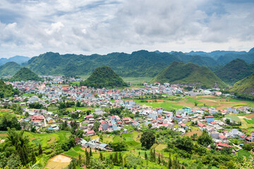 Fototapeta na wymiar beautiful village in ha gian loop, vietnam