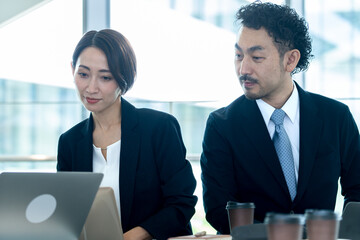 会議をするビジネスマン