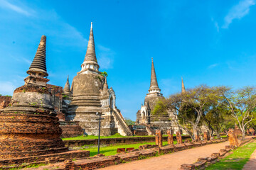 Obraz premium The ruins of the Wat Phra Si Sanphet temple in Ayutthaya Historical Park, a UNESCO world heritage site, Thailand