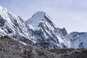 Keuken foto achterwand Ama Dablam View of majestic snow covered himalayan range from everest base camp trek in nepal. Few of them are world's highest mountains. Glaciers and icy himalaya and ice wall seen at summit during ebc trek.