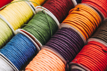 Bobines de fils de coton coloré, matériel de couture