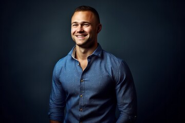 Obraz premium Medium shot portrait photography of a beautiful boy in his 30s wearing a classy button-up shirt against a navy blue background. With generative AI technology