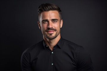 Naklejka premium Close-up portrait photography of a glad boy in his 30s wearing an elegant long-sleeve shirt against a dark grey background. With generative AI technology