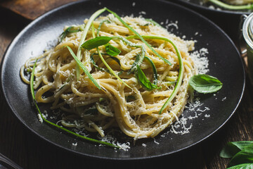 Pasta with zucchini and cream sauce