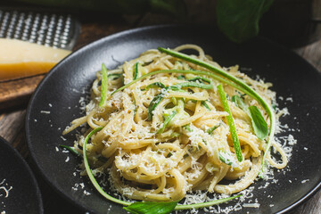 Pasta with zucchini and cream sauce
