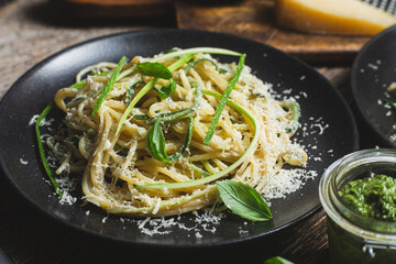 Pasta with zucchini and cream sauce