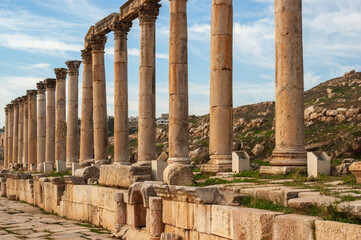 Fototapeta premium Jordan, Gerasa (Jerash) is ancient city that is six and a half thousand years old. Main street of Jerash is Cardo Maximus. Cardo Maximus is perfectly straight street with high columns along sides