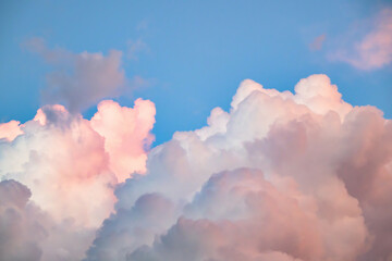 clouds in the sky that look like cotton candy
