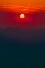 Fototapeta premium nascer do sol no pico da bandeira