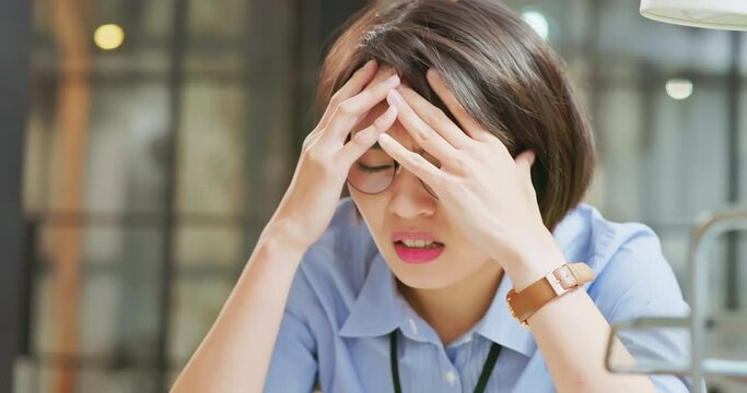 woman feel depressed on work