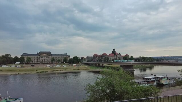 Dresden, Deutschland: Blick auf die Carolabr&uuml;cke